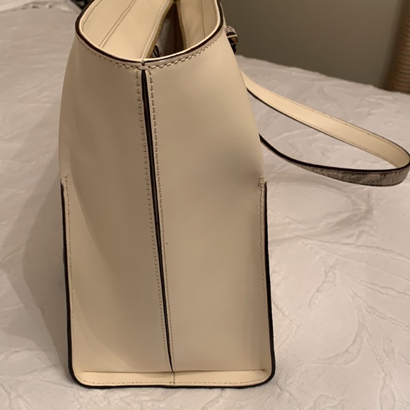Kate Spade. Cream tote bag. Nwt - Picture 8 of 9